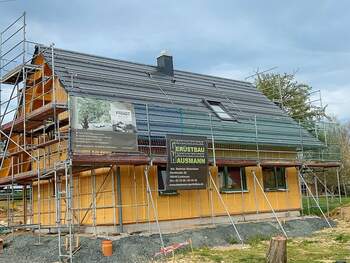 Vollholzhaus im Bau